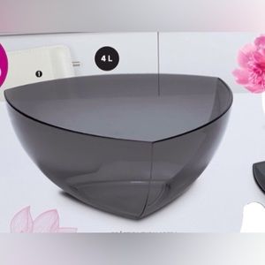 Tupperware Salad Bowl 4 Liter Black Color